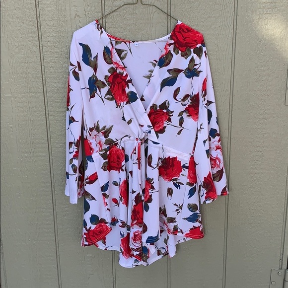 Other - 🌺 3/$25 White Floral Romper